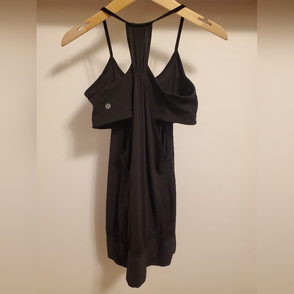 Lululemon No Limit tank. 2 in 1 tank with built in bra. Black. Size 6. - Picture 6 of 10